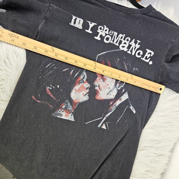 My Chemical Romance TShirt Three Cheers Sweet Revenge Graphic Band Tee Medium - Picture 7 of 7